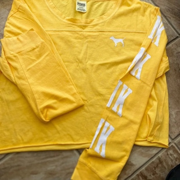 PINK Vs cropped top - Picture 1 of 3